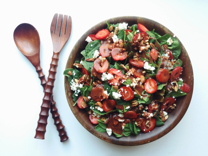 Spinach and Strawberry Salad with Raspberry Vinaigrette - the whole food  diary